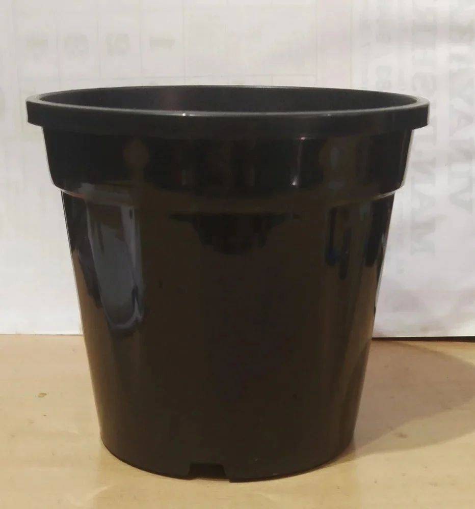 10 inch black plastic pot