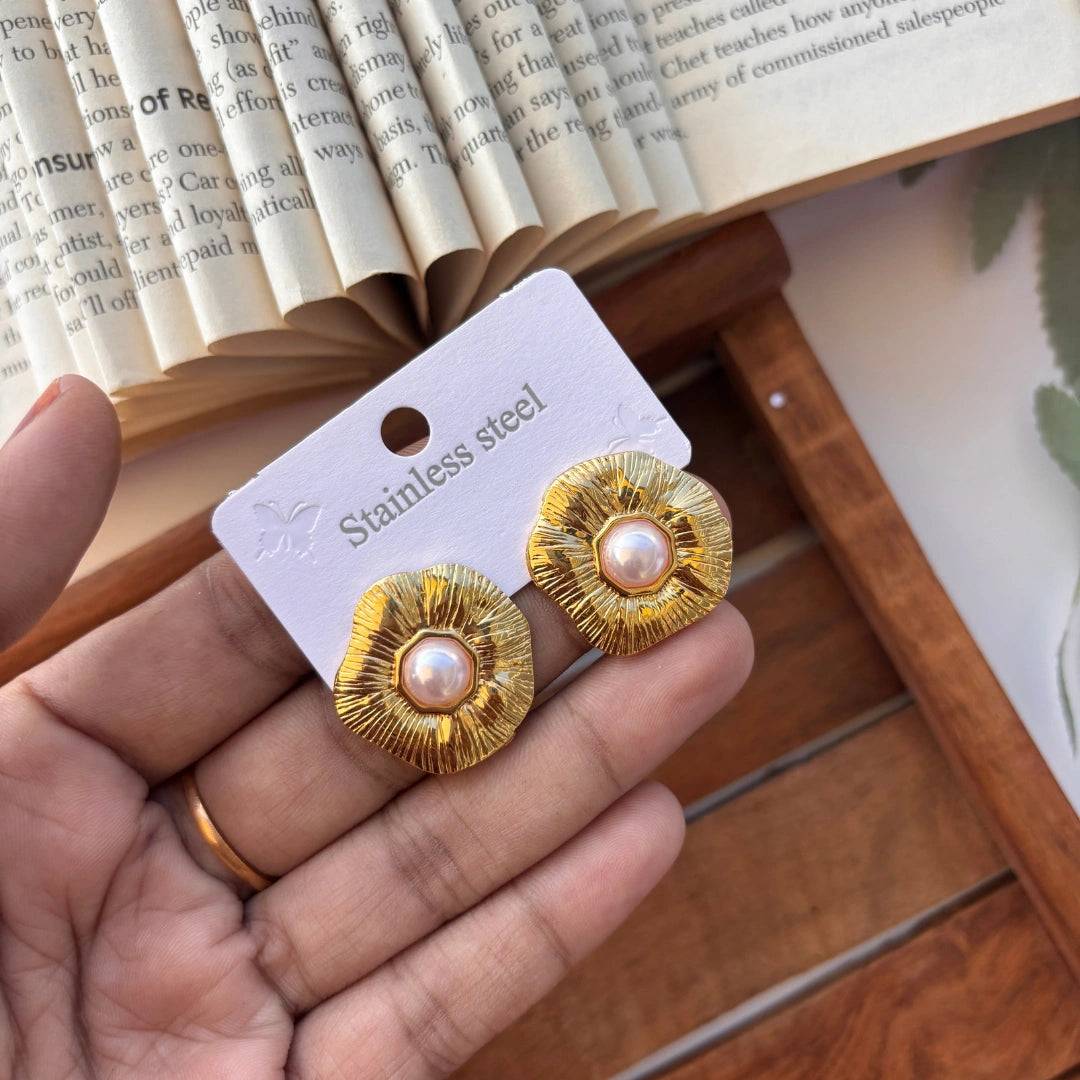 🌸 Golden Bloom Pearl Studs
