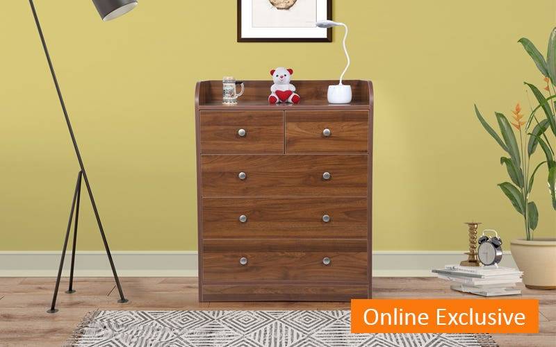 GUDSMITH Den Chest Of Drawer with 5 Drawer In Columbian Walnut Finish