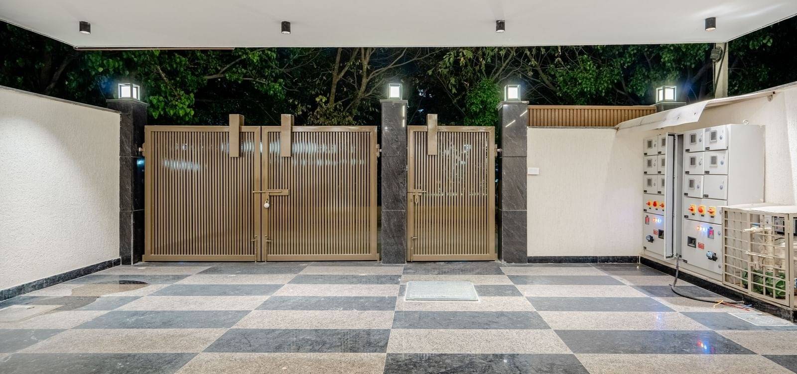 Spacious 1BHK Serviced Apartment Near Artemis Hospital Gurgaon for Photographers & Media Professionals