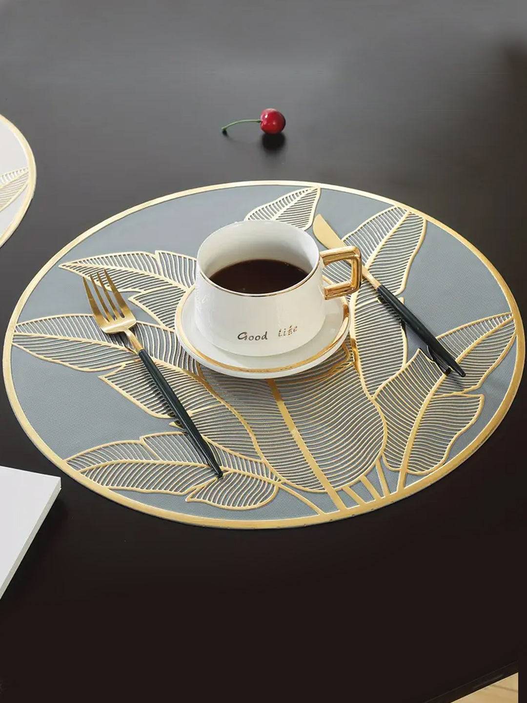 Gold Toned 4 Pieces Textured Round Shape Table Placemats