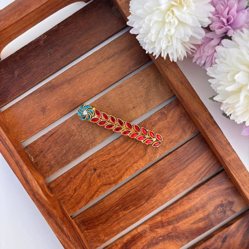 Crimson Swirl Center Clip