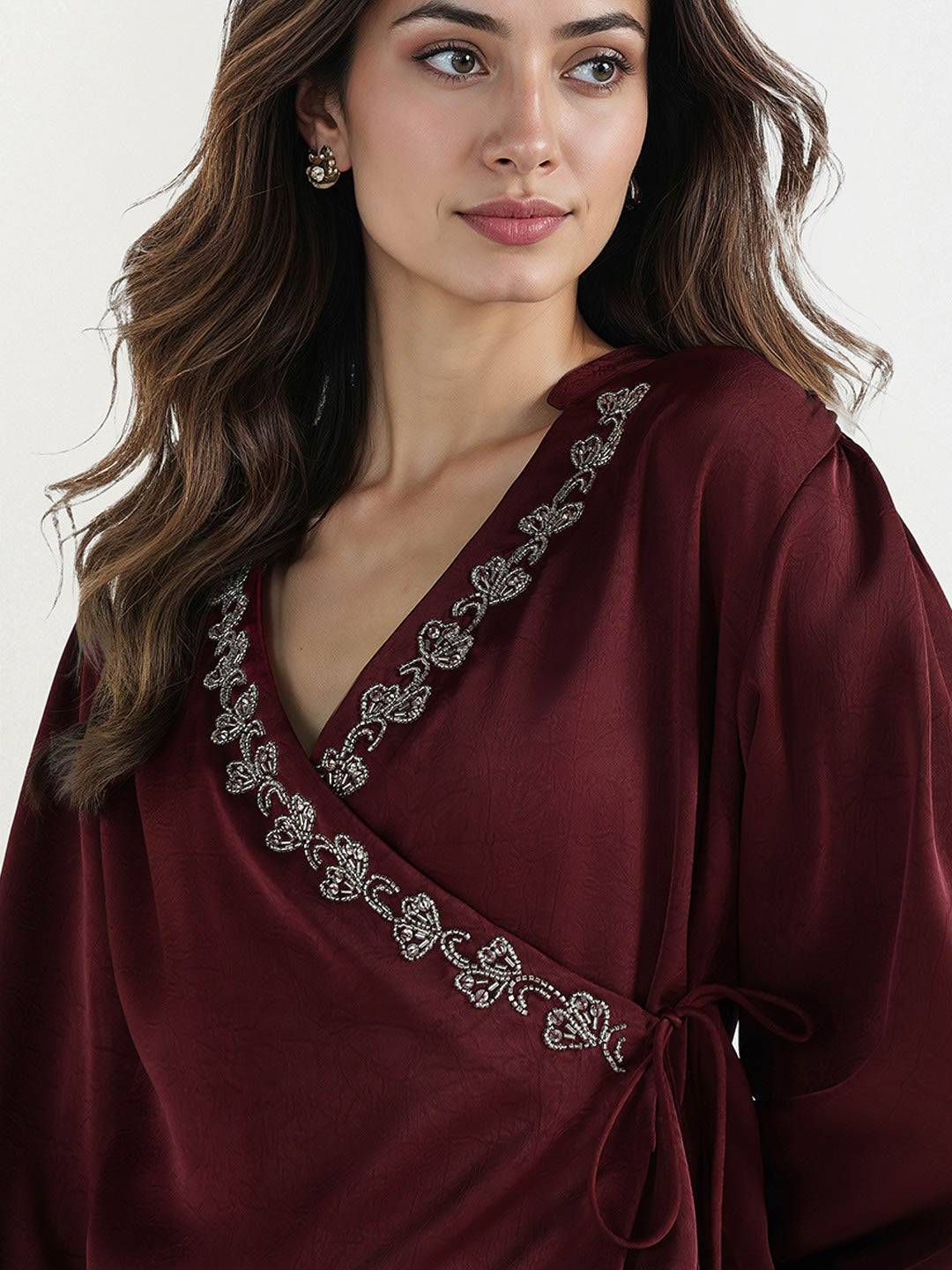 Elle Women Red Solid V Neck Top