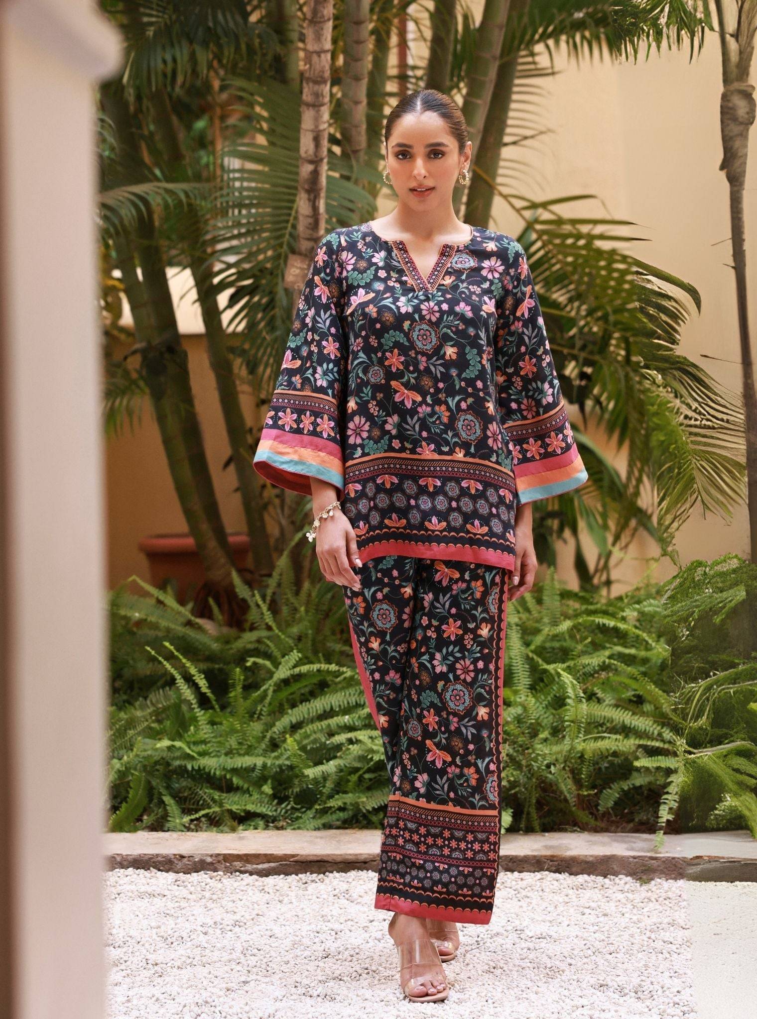 Saurmi Lawn Black Top Set