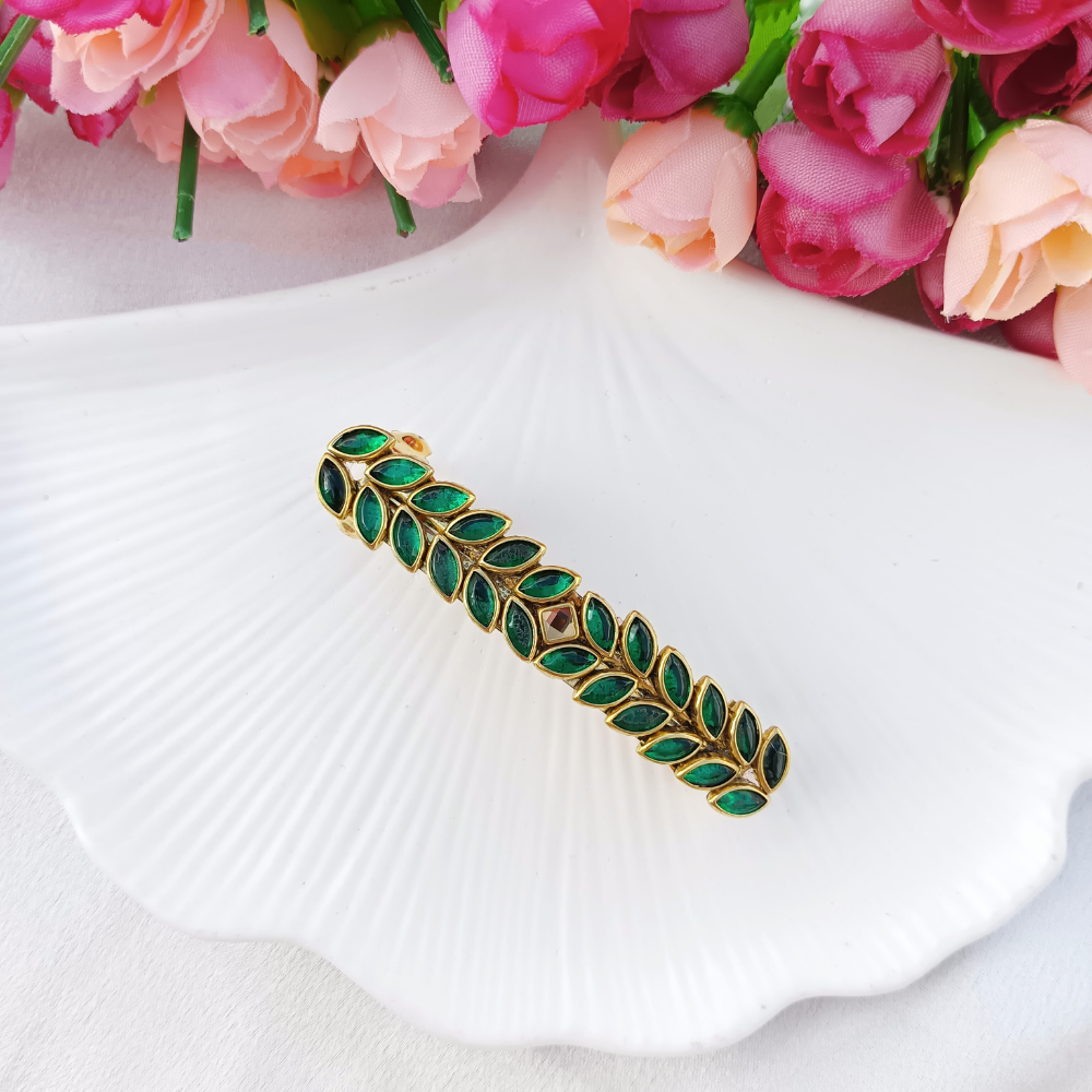 Green Eye Center Clip