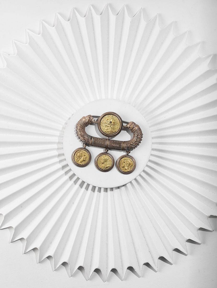 Men Antique Gold Alloy Brooch