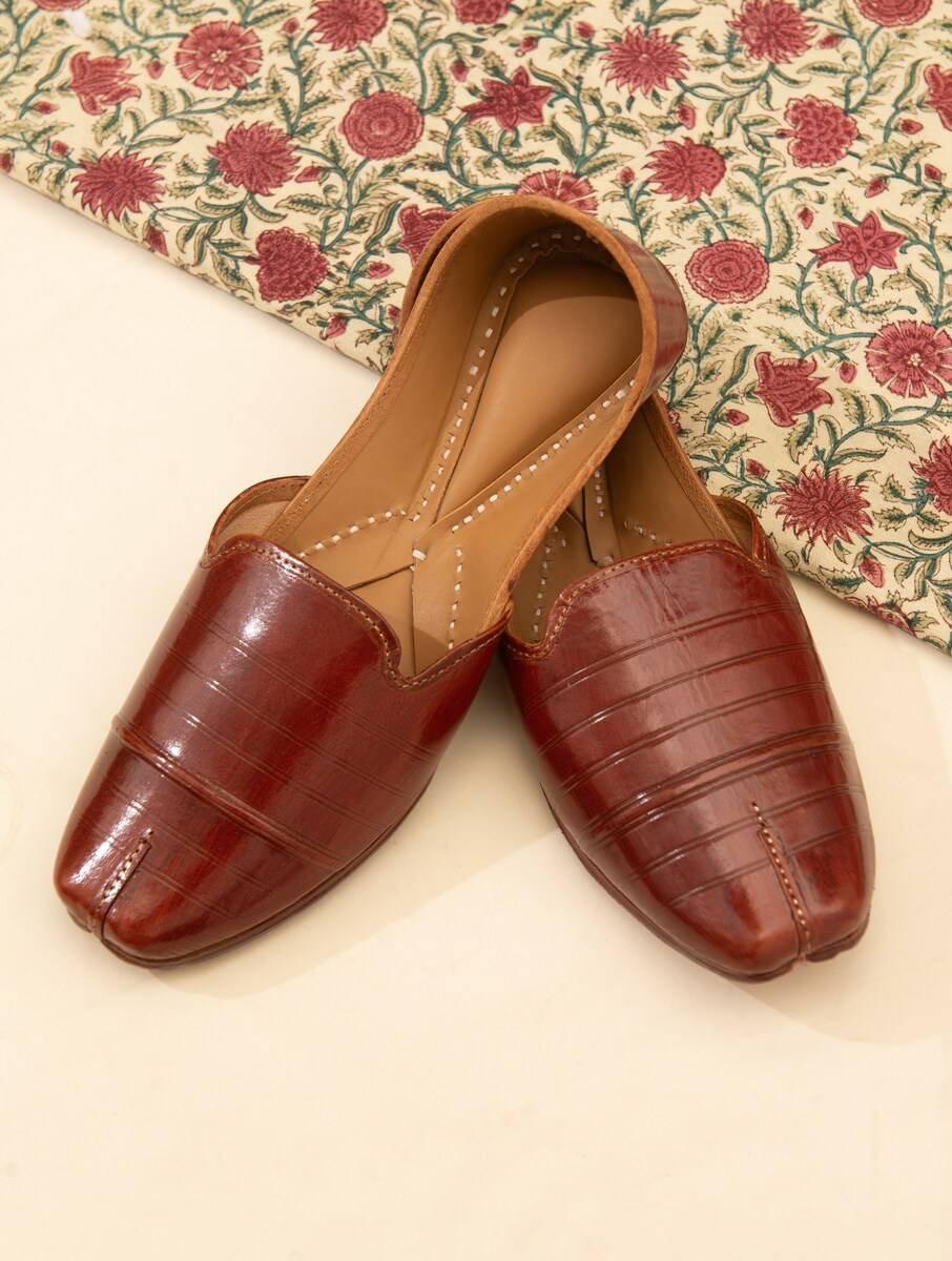 Men Brown Leather Embroidered Jutti Mojris & Juttis