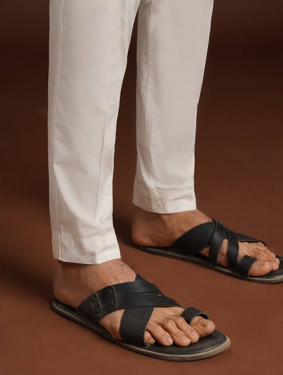Men Off White Cotton Solid Ankle Length Straight Fit Pants