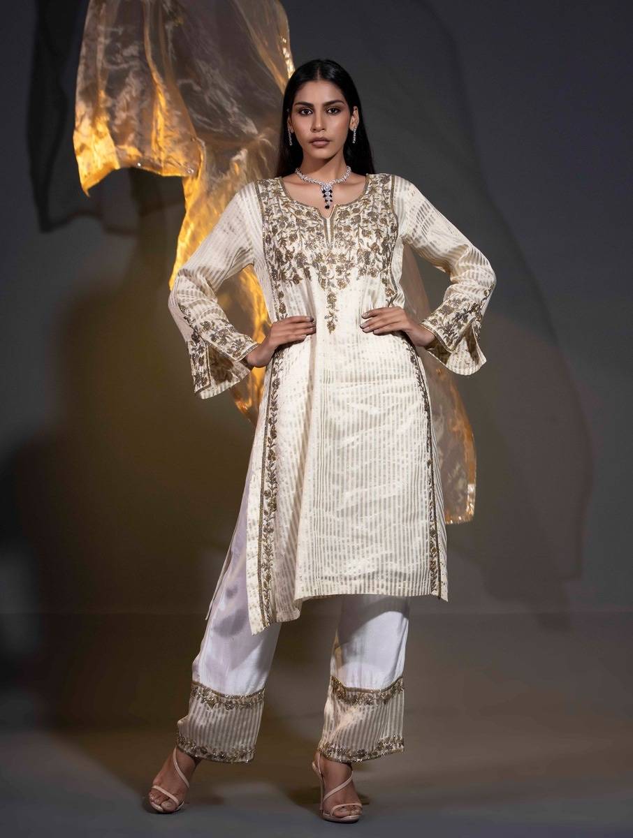 Women Beige Silk Kurta, Pants & Dupatta