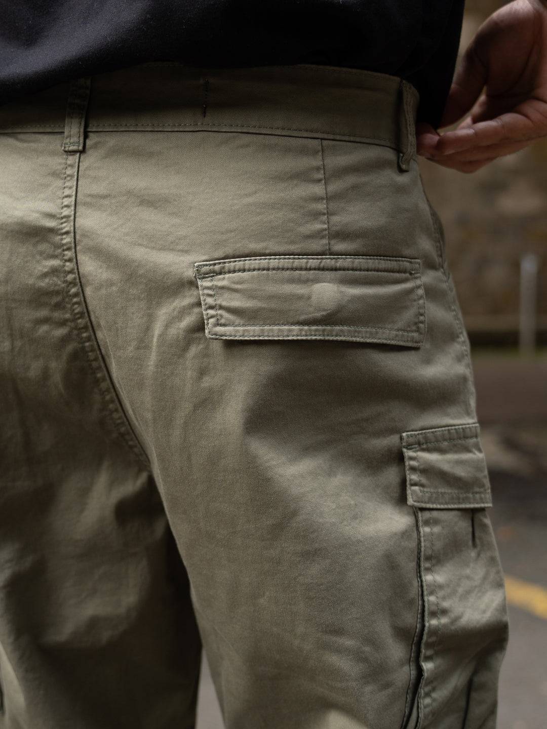 Olive Regular Fit Cotton Utility Cargo Pant Buy @ ₹1599