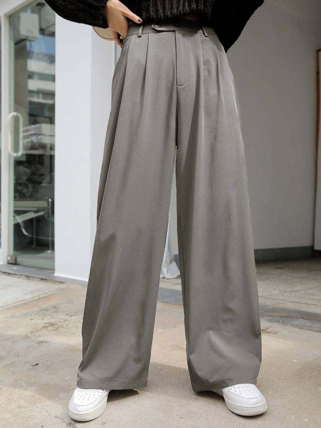 CURVE BY KOTTY Women Relaxed Straight Leg High-Rise Easy Wash Pleated Trouser