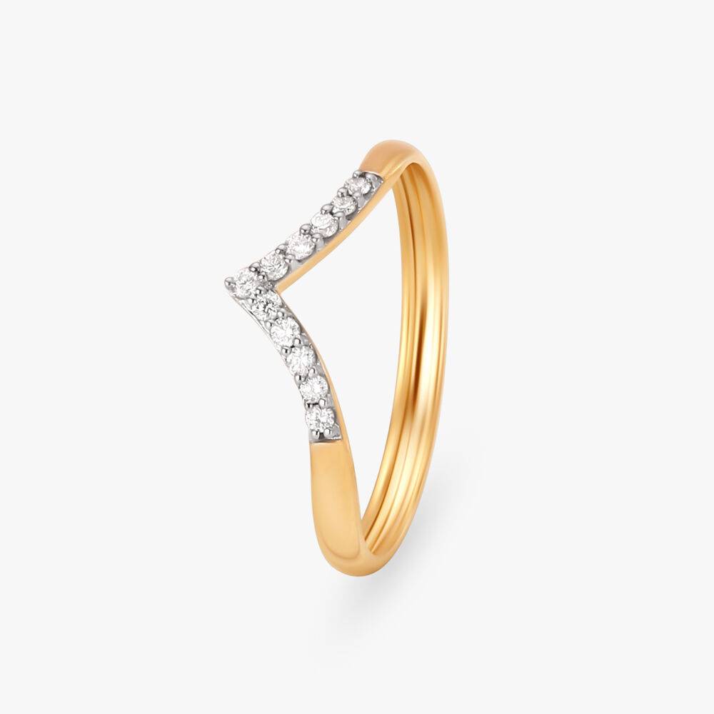 Sleek Vanki Diamond Finger Ring