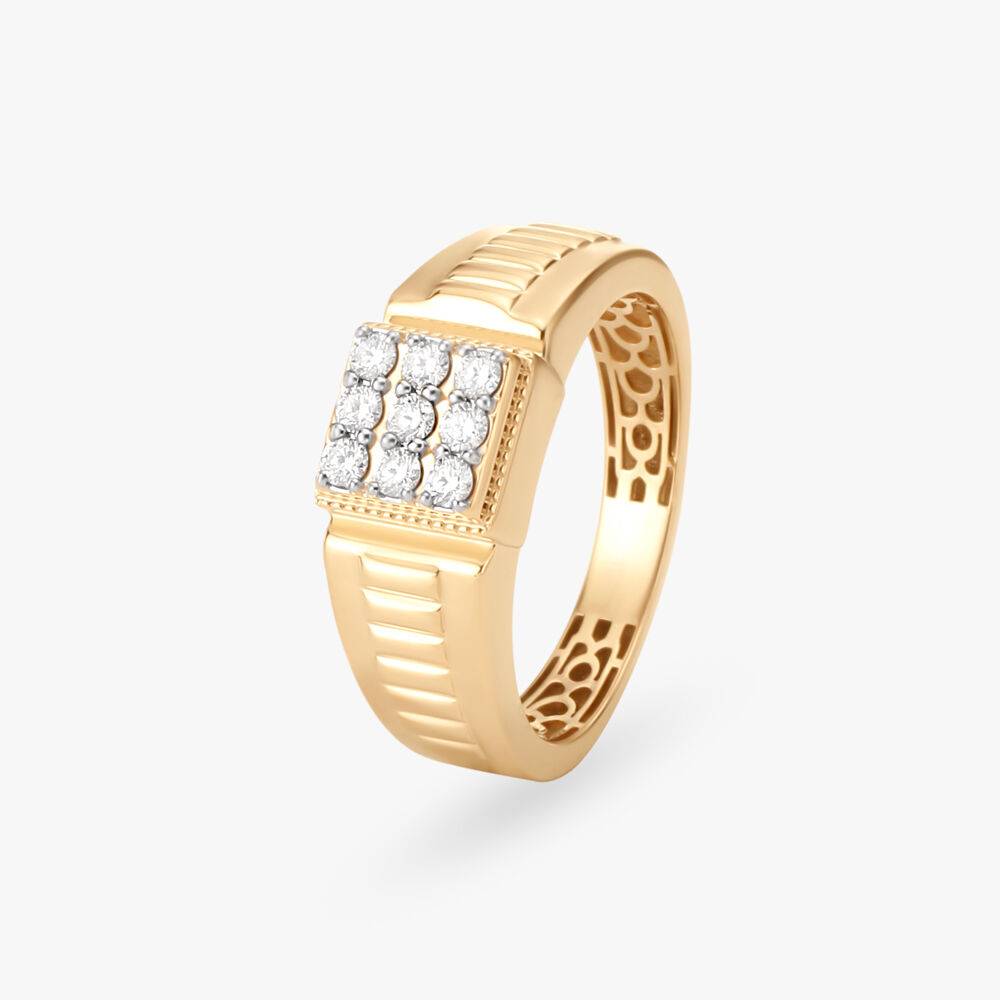 Lustrous Cluster Diamond Finger Ring