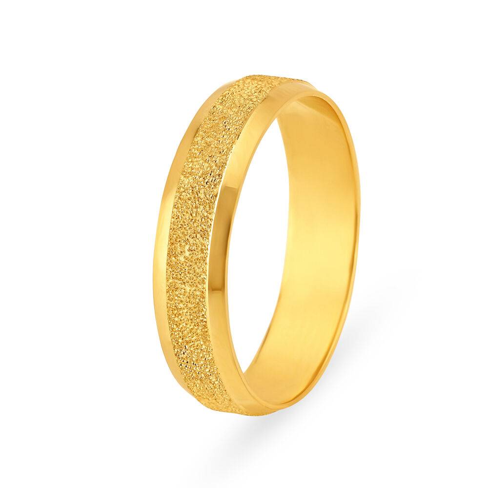 Shimmering Yellow Gold Ribbon Finger Ring
