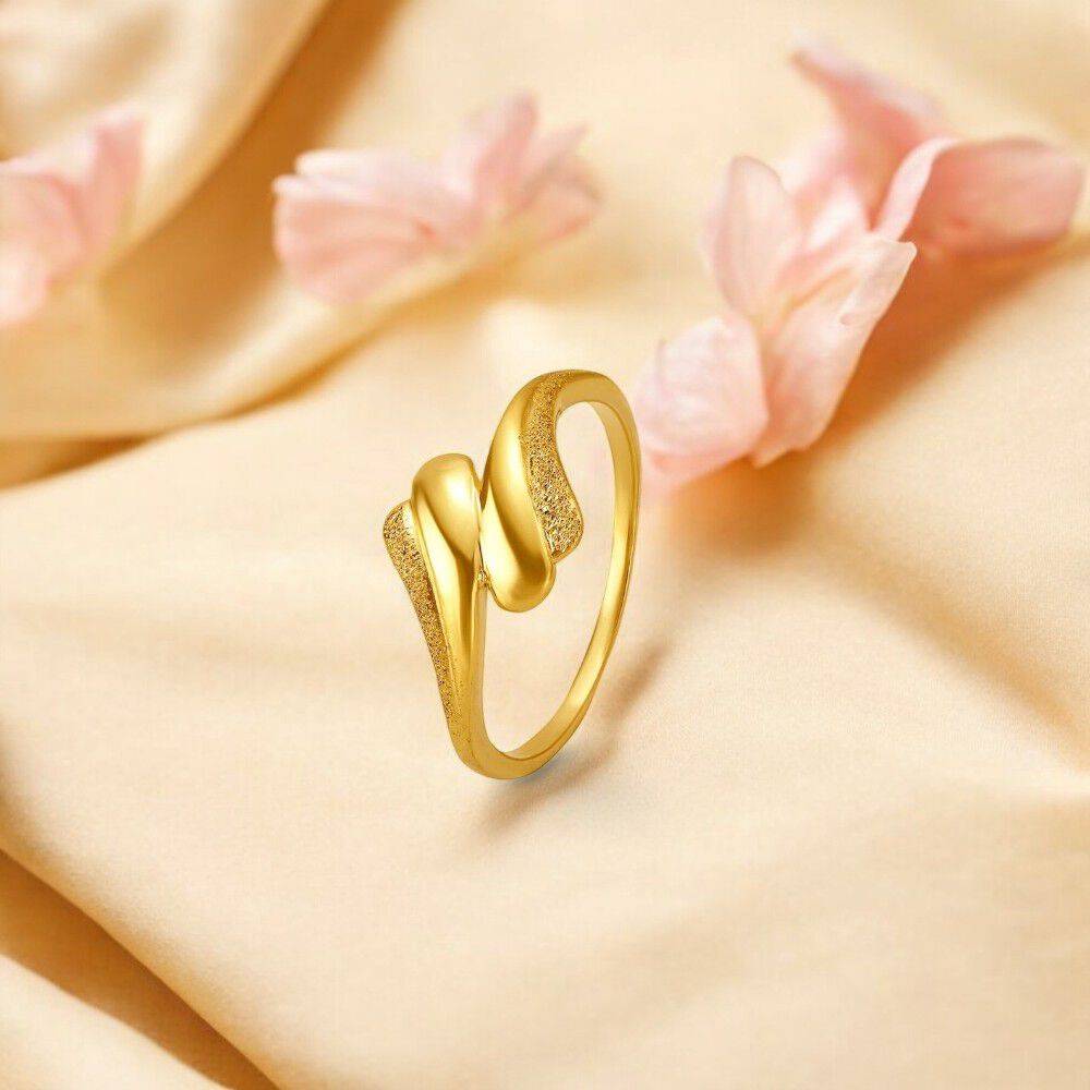 Elegant Symmetric Gold Ring