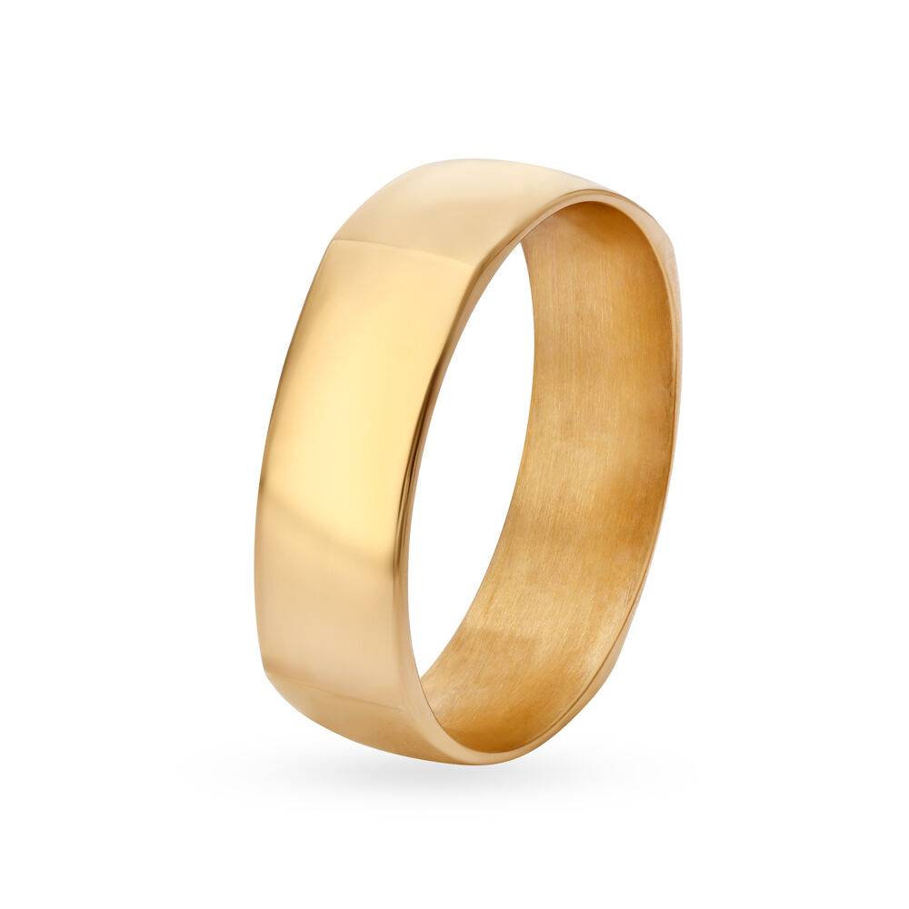 Sleek Gold Finger Ring for Men
