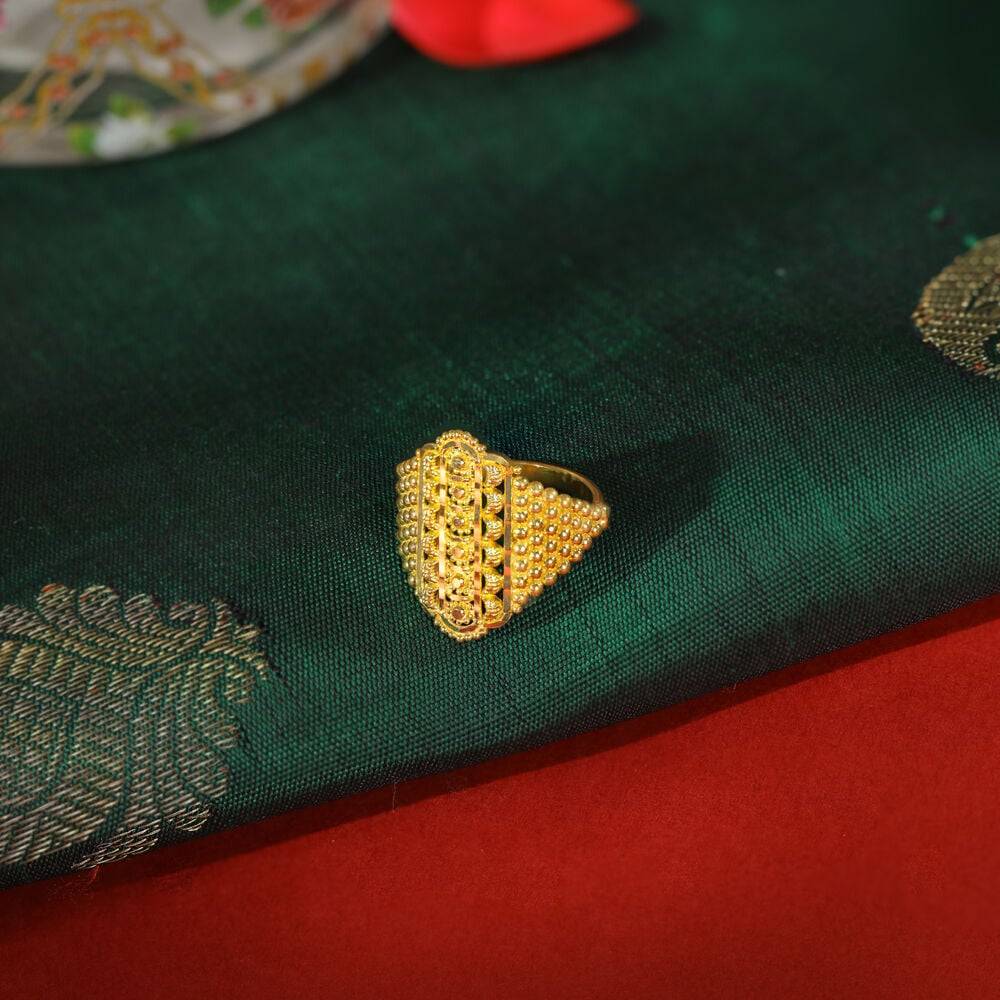 Resplendent Finger Ring