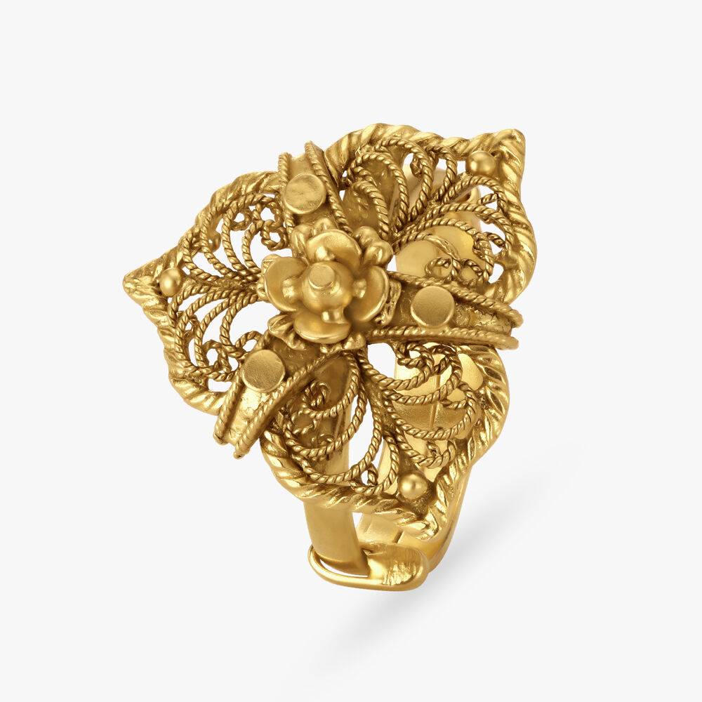 Opulent Filigree Pattern Gold Finger Ring