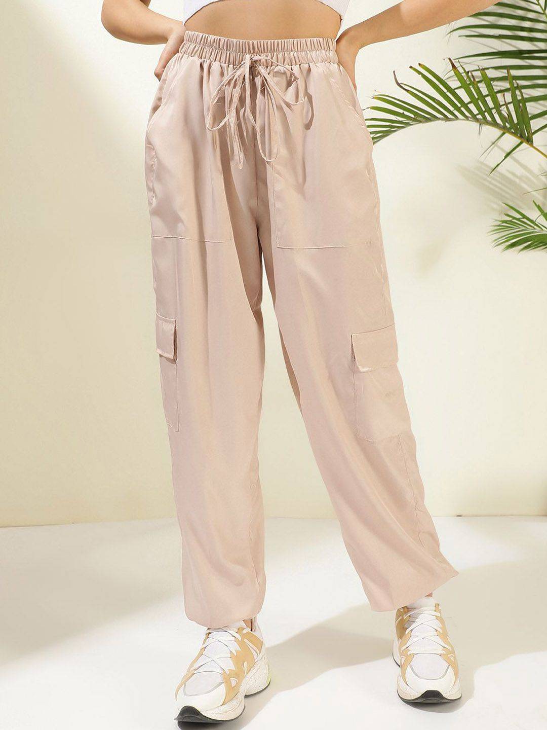 Kotty Women Solid Relaxed Mid-Rise Easy Wash Cargos Trousers