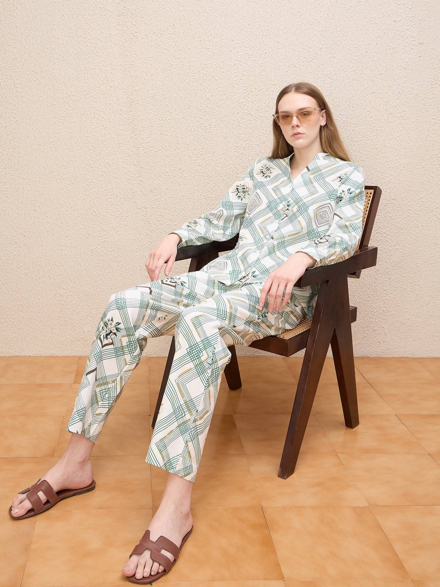 Iconic Women White Straight Fit Printed Trouser