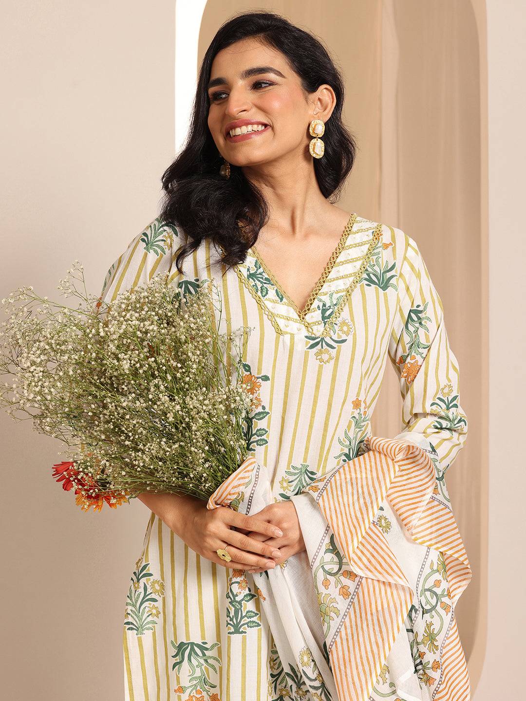 Off White Printed Cotton Straight Suit ... Buy only at ₹2699