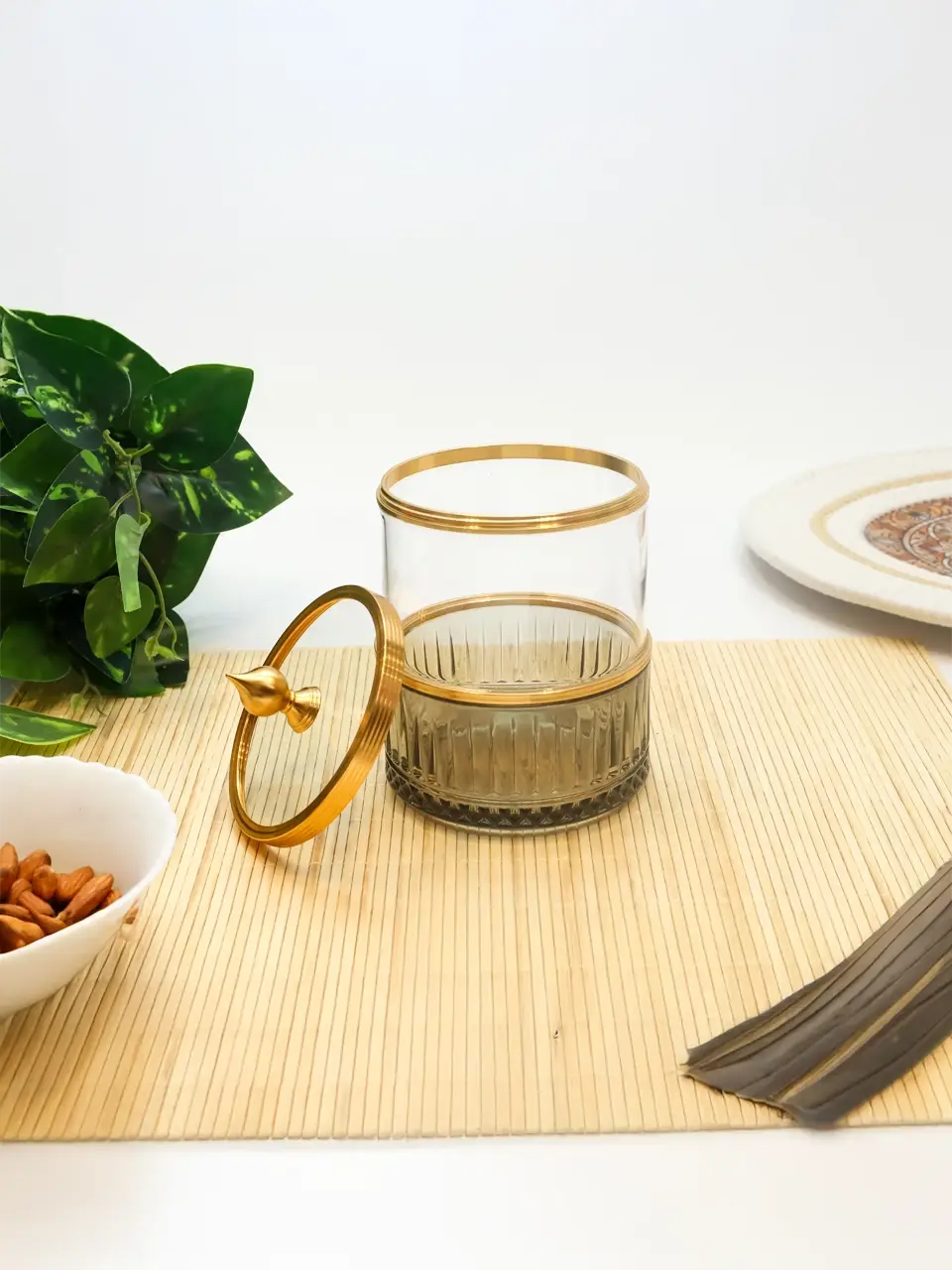Blluex Golden Elegance Jar Buy @ ₹1180