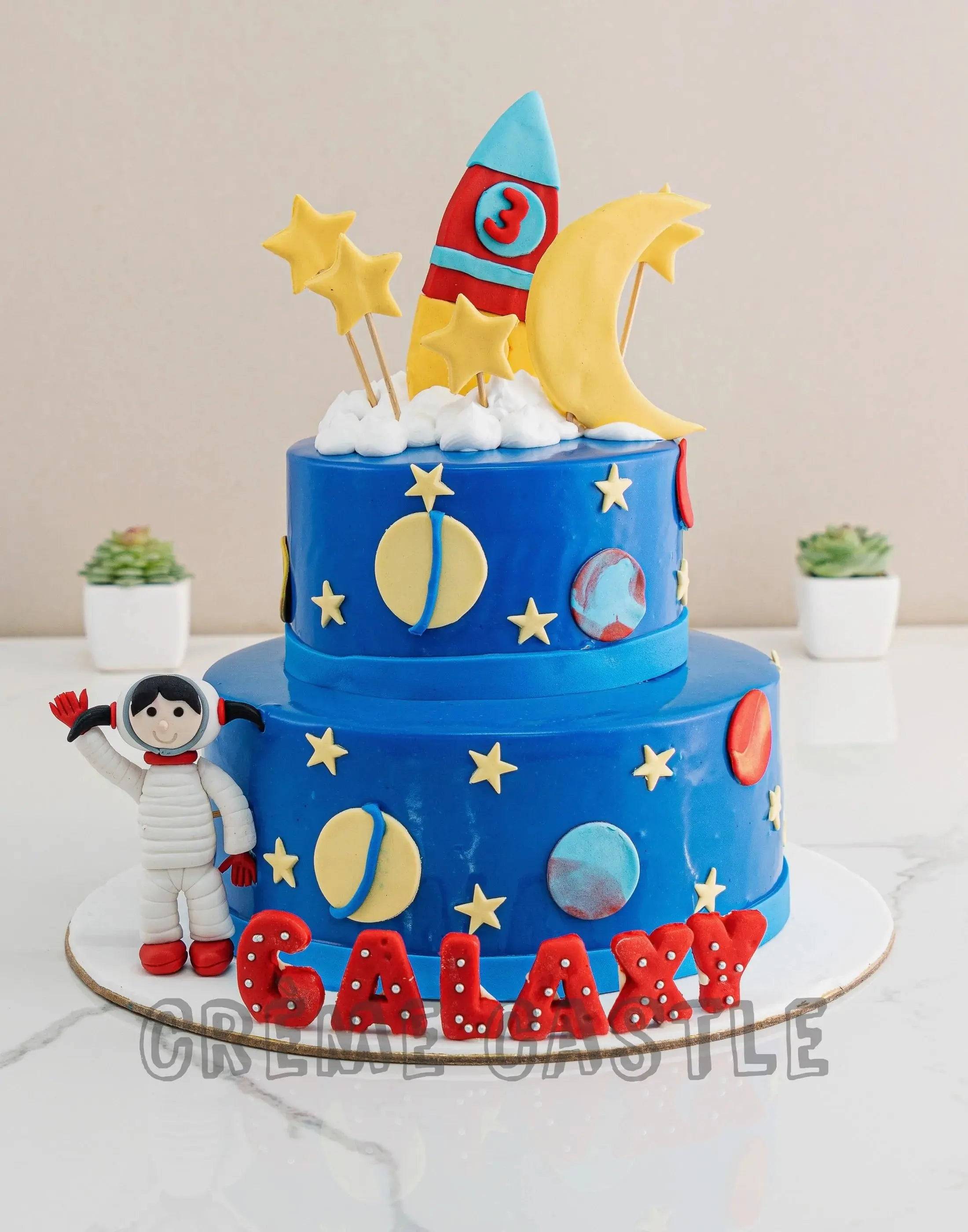 2 Astronauts Cake