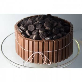 Oreo and Kikat Cake 1 Kg Buy only at ₹1499