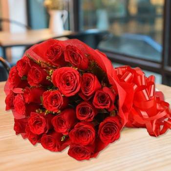 Pretty Red Roses Buy at ₹999
