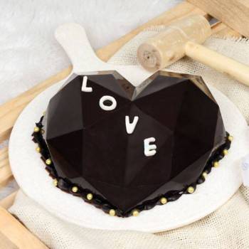 Love Chocolate Pinata Cake Buy only at ₹1499