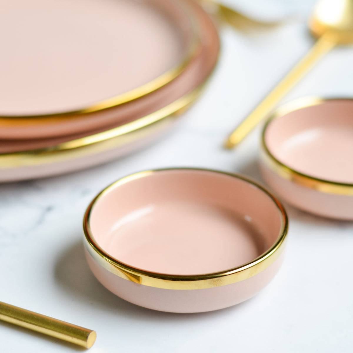 VERA Pink Plates buy only at ₹350