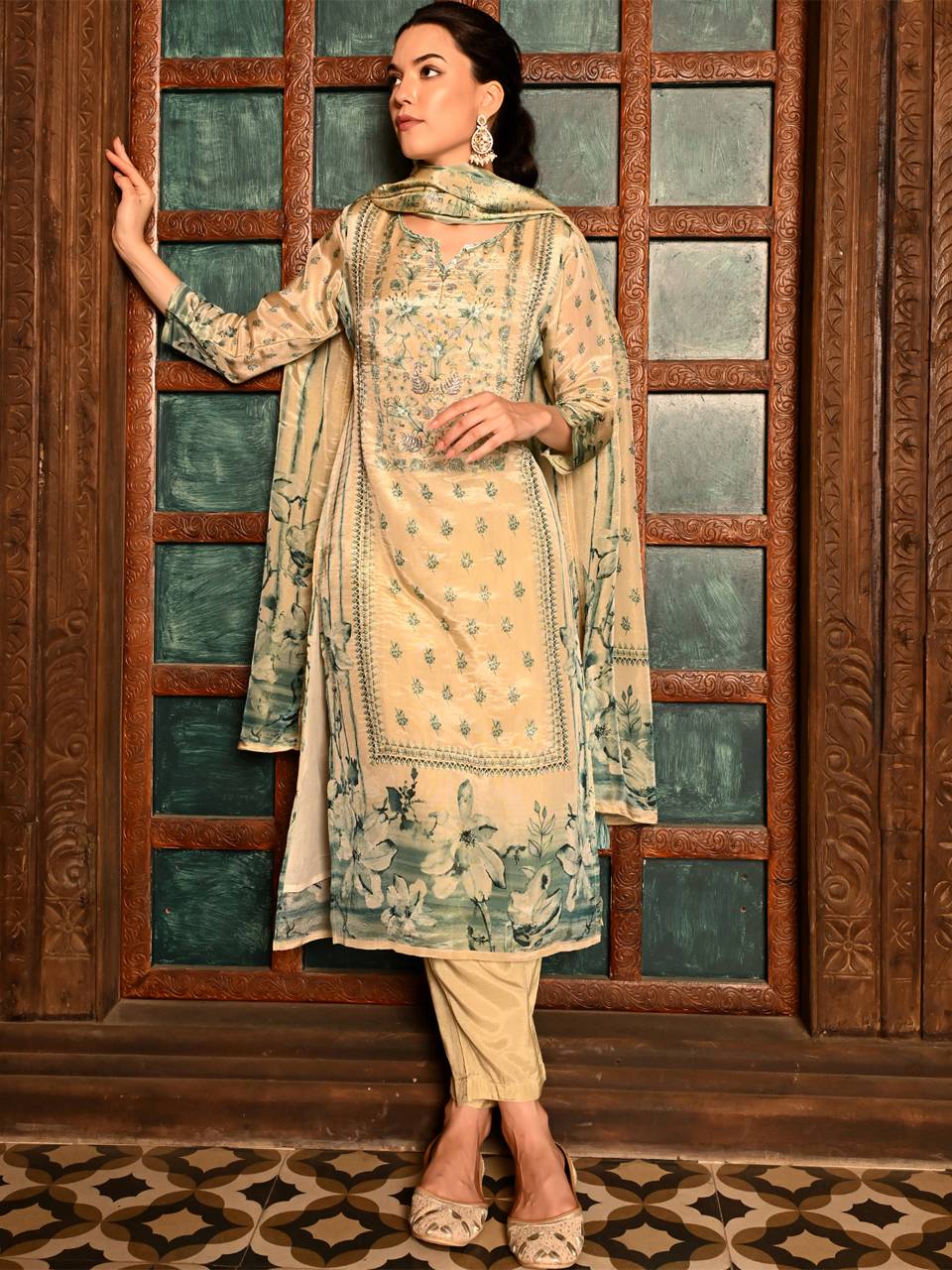 Faeezah Beautiful Floral Pakistani Suit Set Buy @ ₹3003
