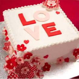 Love In A Gift Box Cake Buy at ₹749