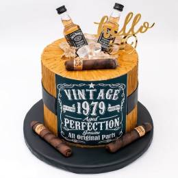 Vintage Delight Cake Buy at ₹2549