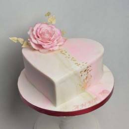 Drizzled In Love Cake Buy at ₹1649