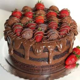 Chocolate Strawberry Cake Buy at ₹899