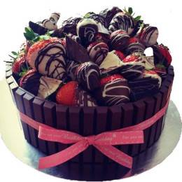 Strawberry Choco Desire Cake Buy at ₹949