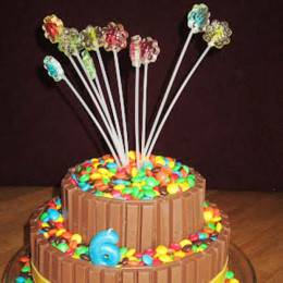 Kit Kat Gems Cake Buy at ₹2549