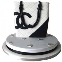 Elegant Chanel Bag Cake Buy at ₹4199