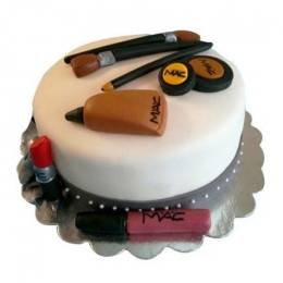 Makeup Girl Cake Buy at ₹2399