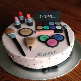 M.A.C Make-Up Cake Buy at ₹2199