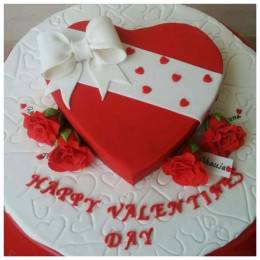 Valentine Heart Cake Buy at ₹899