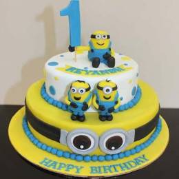 Minion Tier Cake Buy at ₹6049