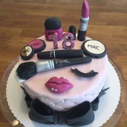 Mac Lashes n Lips Cake Buy at ₹2399