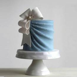 Love Embrace Cake Buy at ₹2549