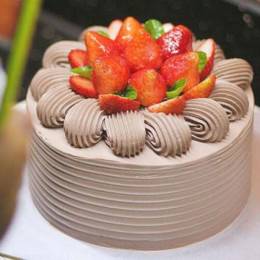 Strawberry Chocolate Cake Buy at ₹599