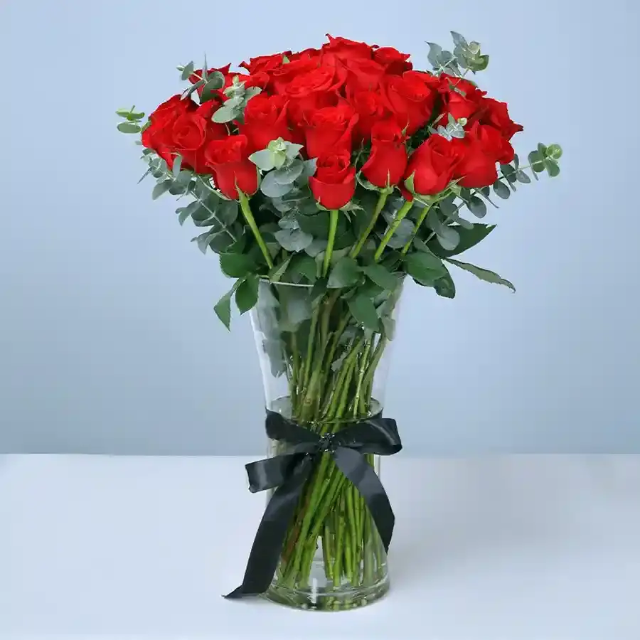Romantic Red Roses in Glass Elegance