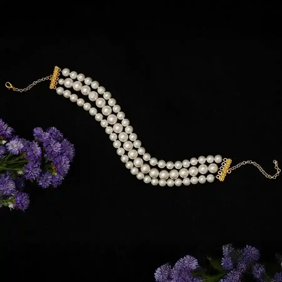 Elegant Pearl Choker