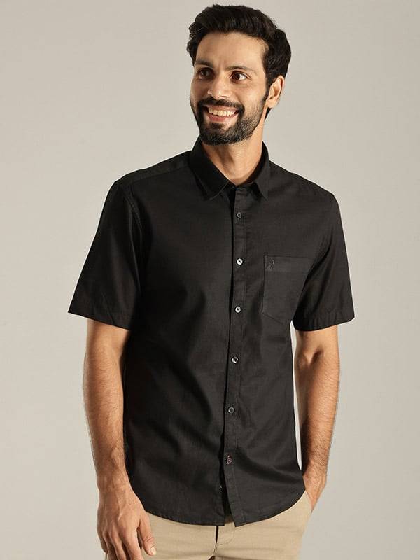Men Solid Half Sleeve Cotton Shirt