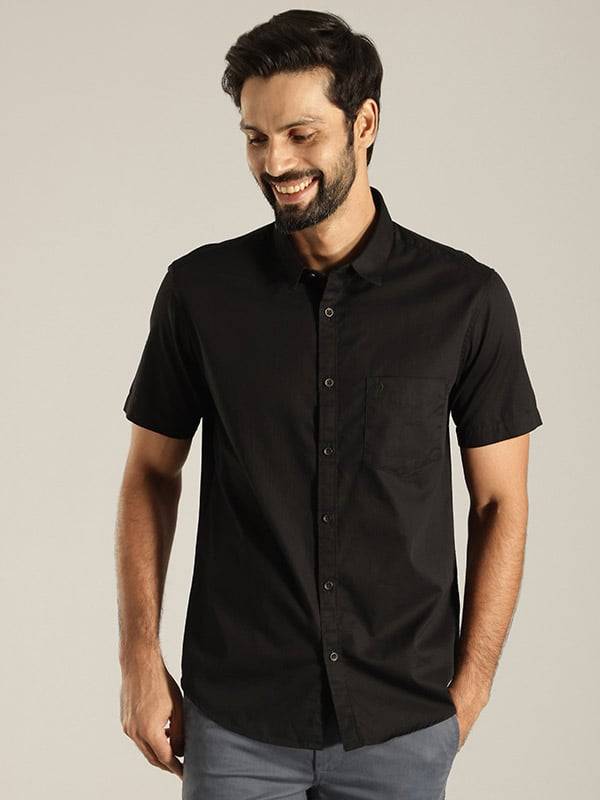 Men Solid Half Sleeve Cotton Shirt